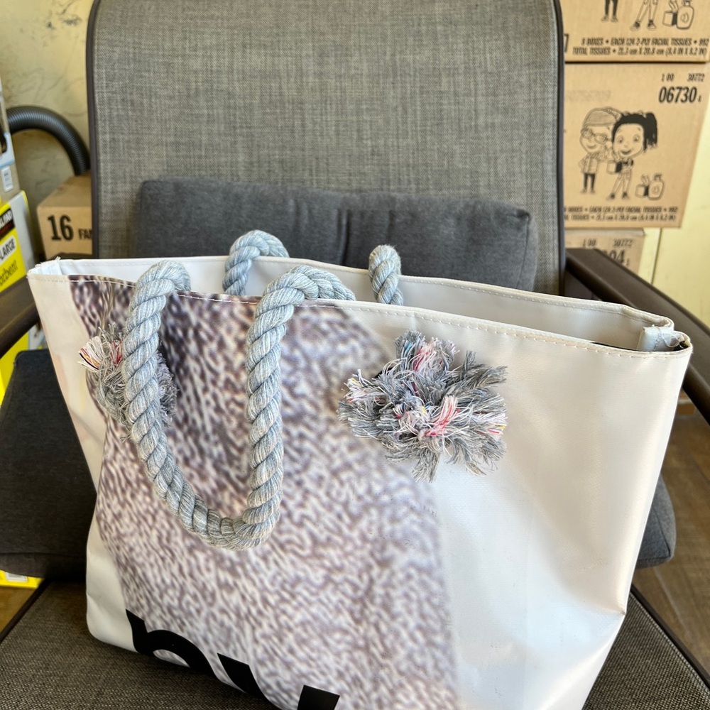 Stylish White Tote Bag with Rope Handles